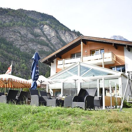 Restaurant & Hostel Hole In One Randa Bagian luar foto