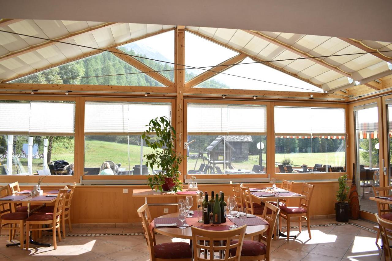 Restaurant & Hostel Hole In One Randa Bagian luar foto